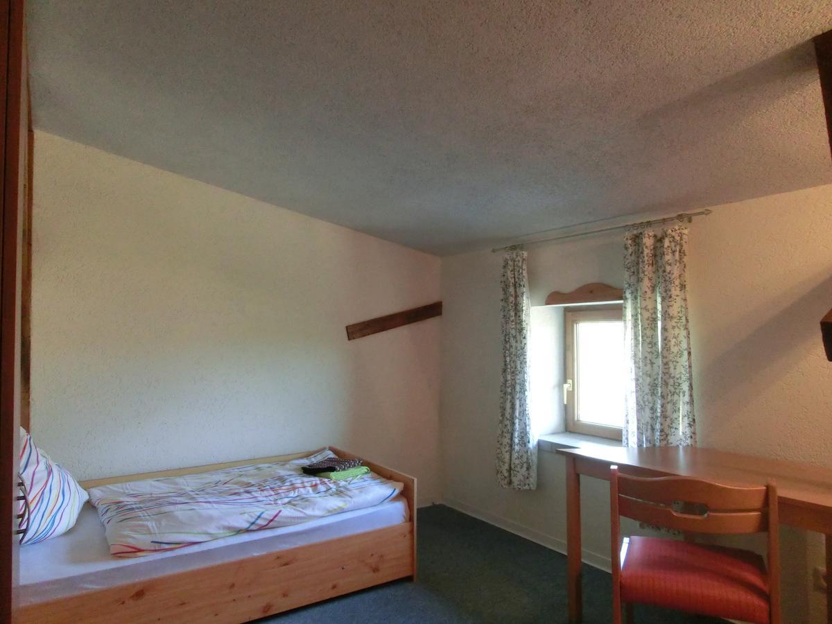 Domane Neu Gaarz Hostel Rum bild