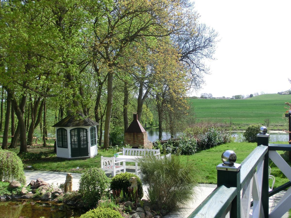 Domane Neu Gaarz Hostel Exteriör bild
