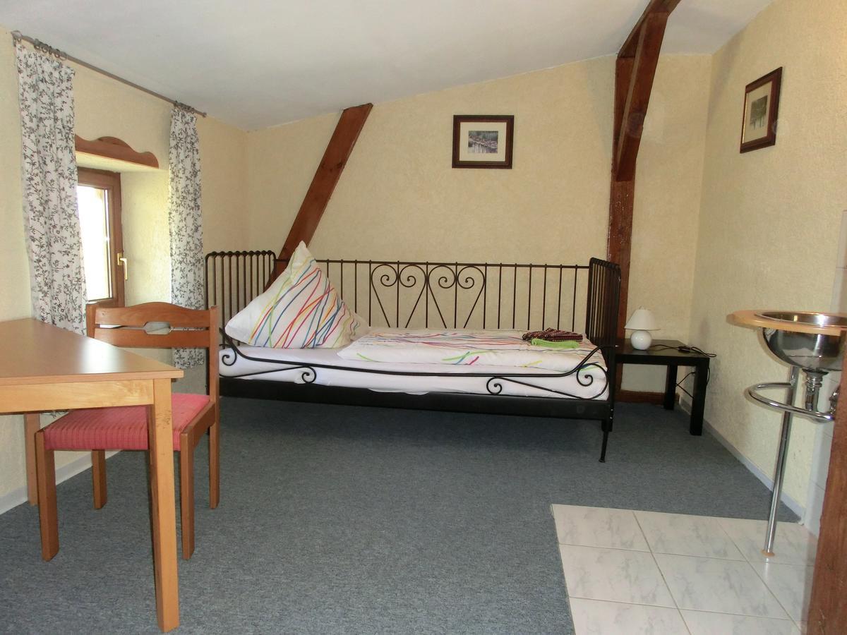 Domane Neu Gaarz Hostel Rum bild