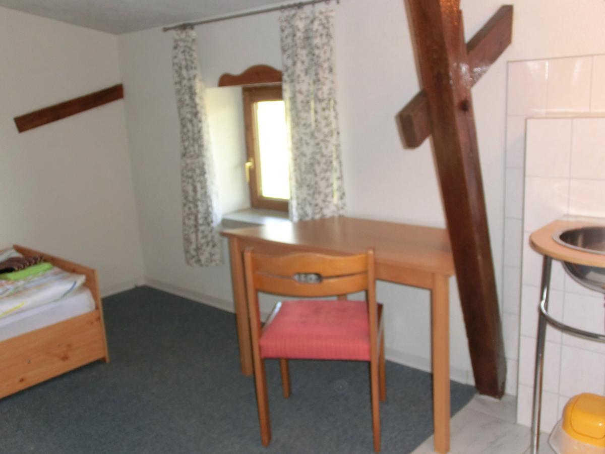 Domane Neu Gaarz Hostel Rum bild