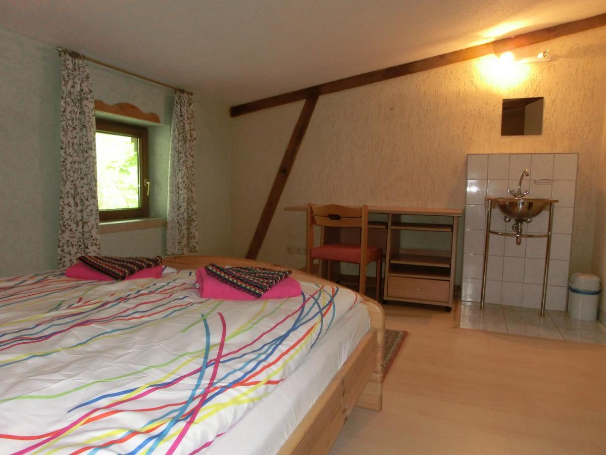 Domane Neu Gaarz Hostel Rum bild