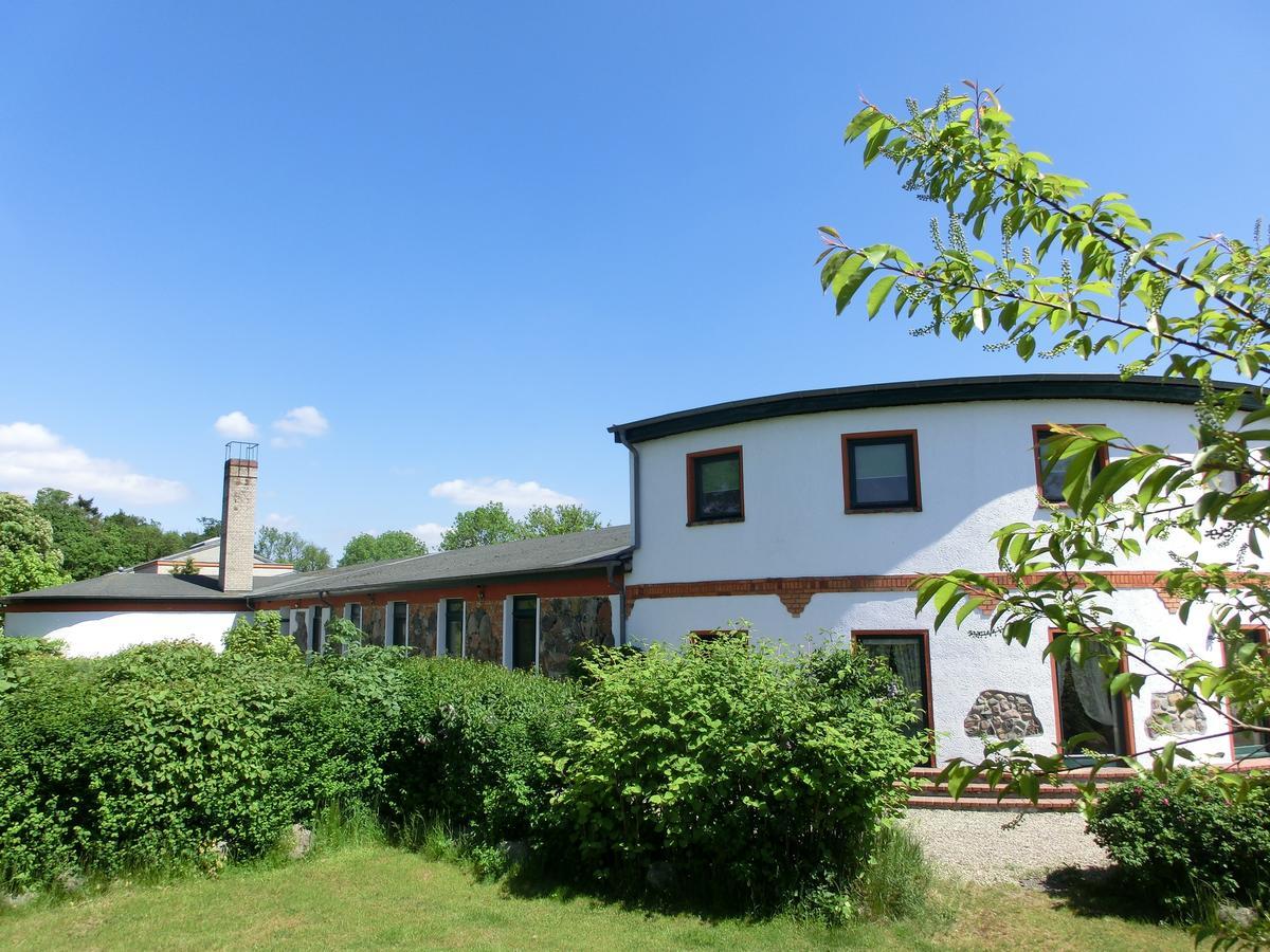 Domane Neu Gaarz Hostel Exteriör bild
